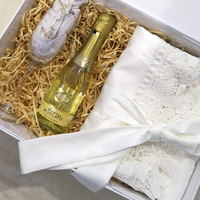 THE ESSENTIALS BRIDE TO BE BOX - Gifts & Design Co
